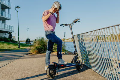 How to ride an electric scooter? - Kaabo Mantis 8 for beginners