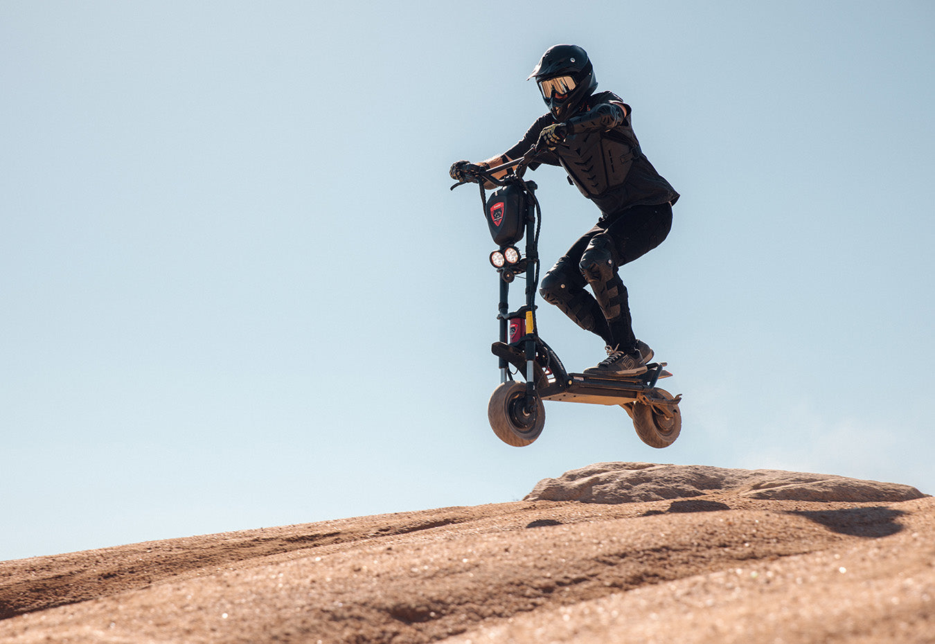 ONE-PIECE AVIATION-GRADE FRAME — BUILT TO ENDURE